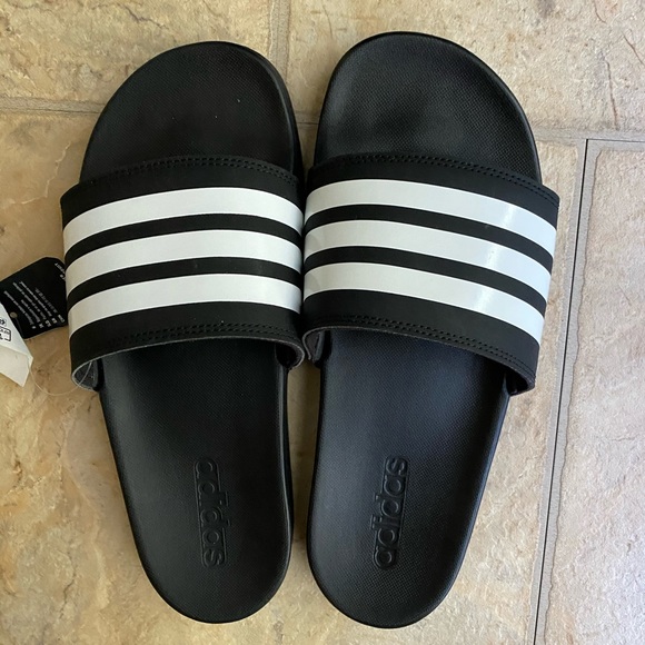 adidas Shoes - NWT Adidas ADILETTE COMFORT SLIDES | size 8